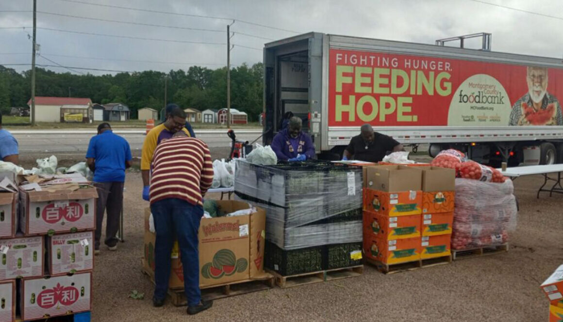 Beta Nu Nu Helps Out In Conroe